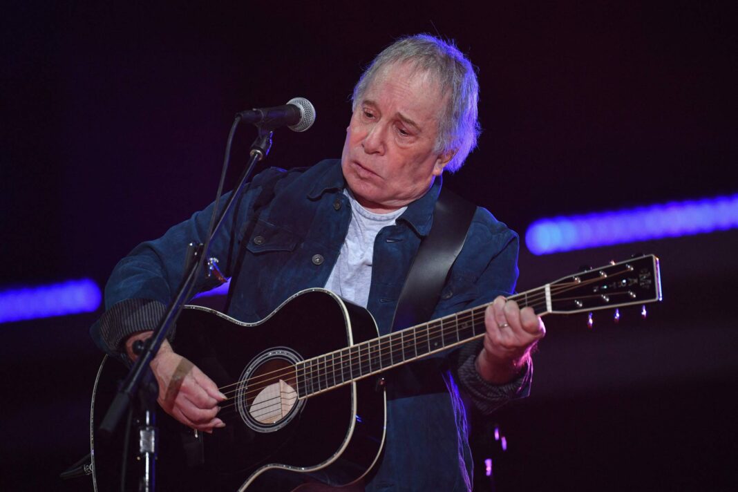 Paul Simon cancela shows por dores intensas nas costas - 29/06/2025 - Ilustrada