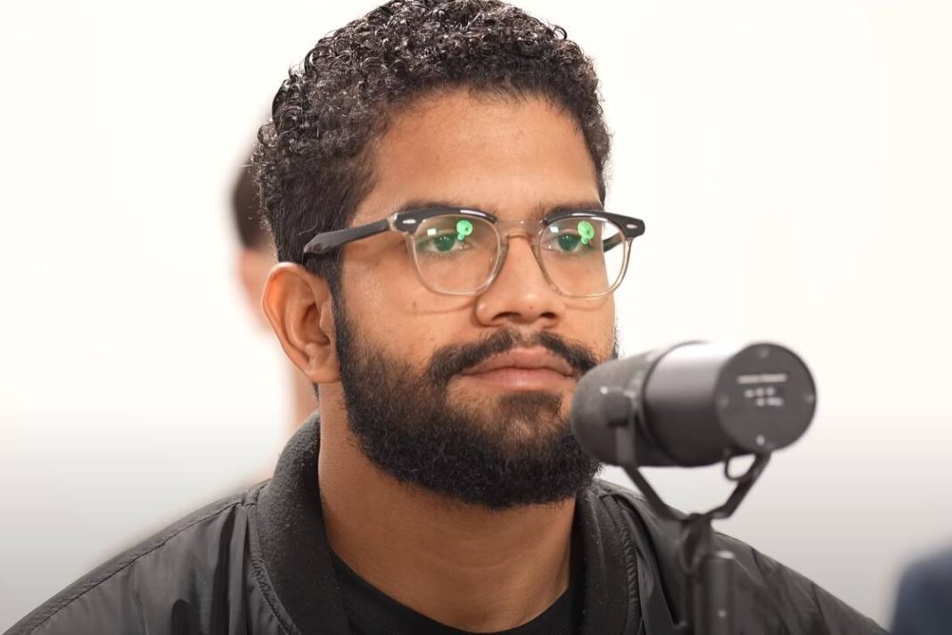 Comunista Jones Manoel ocupa vácuo e viraliza - 25/08/2025 - Encaminhado com Frequência