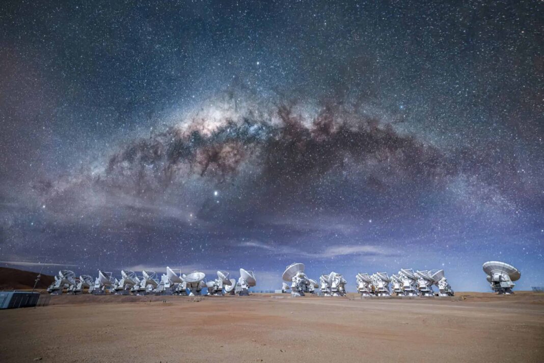 Brasileiros 'mergulham' em buracos negros com telescópio gigante