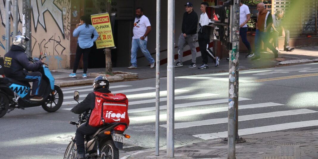 Votação de vínculo entre motoristas e apps será em 30 dias, diz Fachin