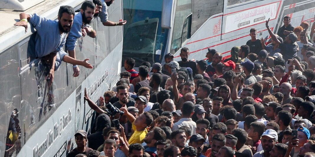 Reféns reencontram familiares com cessar-fogo em Gaza