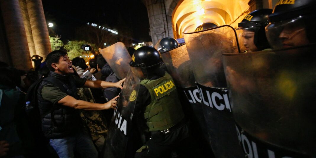 Peru decreta estado de emergência em Lima após protestos violentos