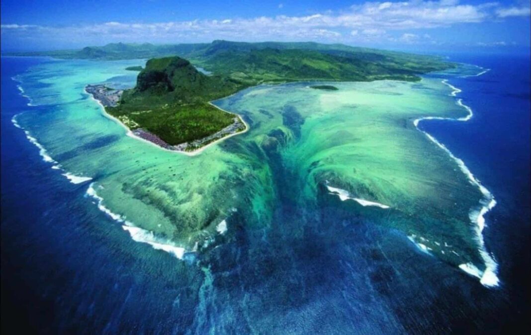 Maior cachoeira do mundo fica debaixo d'água
