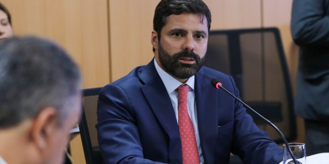 Secretário executivo é nomeado ministro interino da Justiça