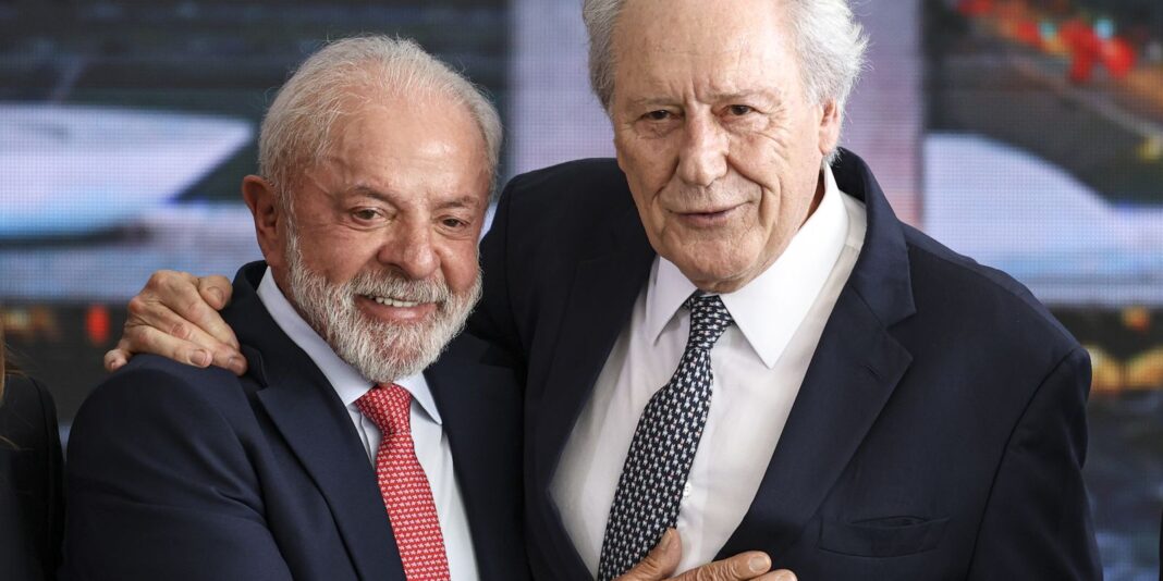 Lewandowski entrega carta de demissão do Ministério da Justiça a Lula