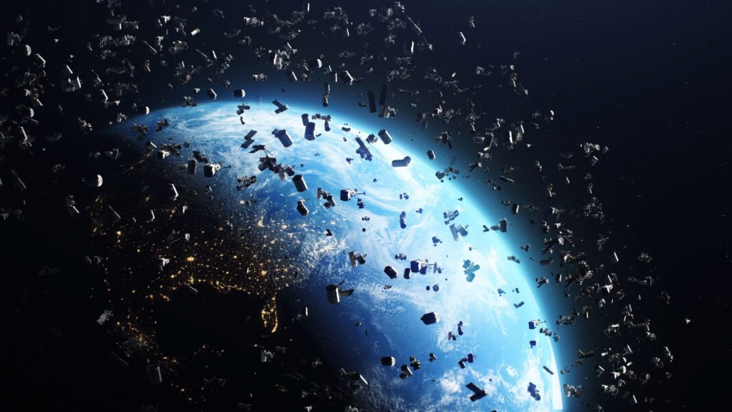 Aumentam as chances de lixo espacial atingir aeronaves, alertam especialistas