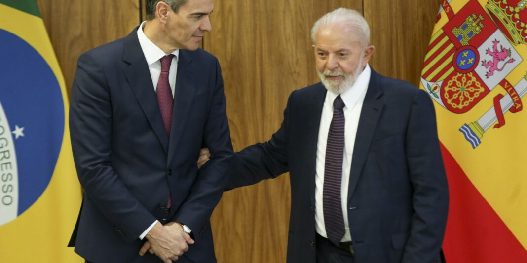 Por telefone, Lula agradece Sánchez por apoio no acordo com UE