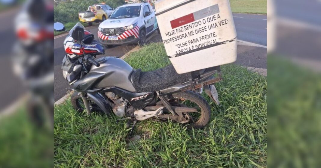 Motociclista fica ferido em batida no trevo da PR-444 em Arapongas
