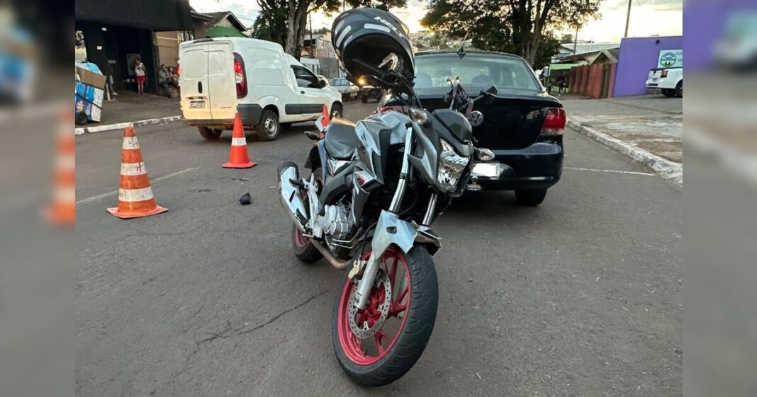 Jovem de 21 anos fica ferido após colisão na Avenida Aviação em Apucarana
