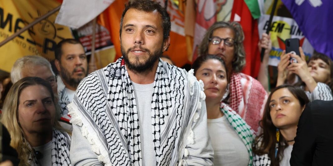 Thiago Ávila, preso por Israel, foi solto e está a caminho do Cairo
