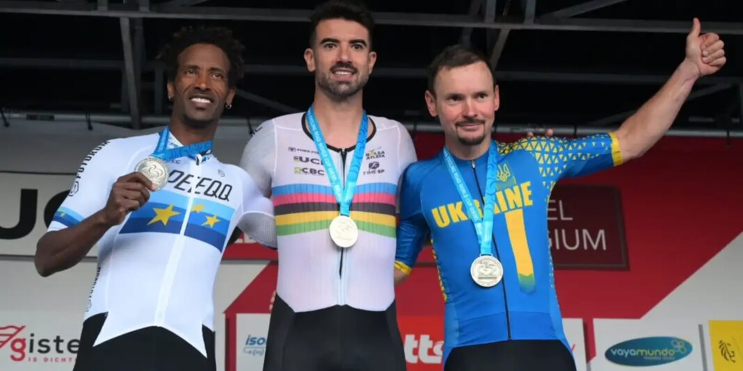 Lauro Chaman é ouro em etapa a Copa do Mundo de ciclismo de estrada