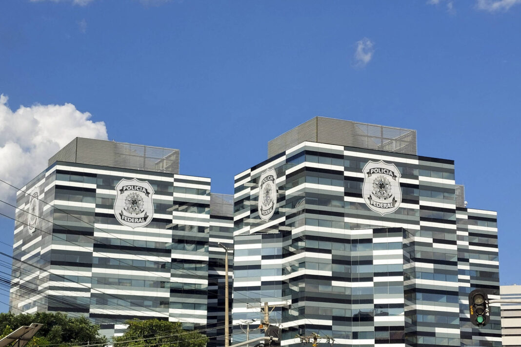 PF faz operação em 4 estados sobre desvio de emenda Pix - 03/07/2026 - Política