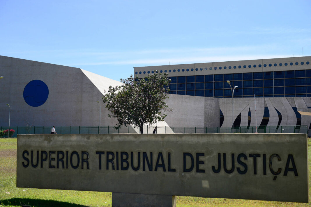 Placa com a inscrição 