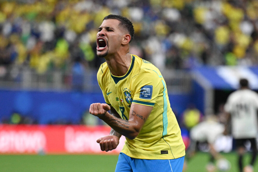 Bruno Guimarães comemora virada do Brasil sobre o Japão na Fase de 32 da Copa do Mundo