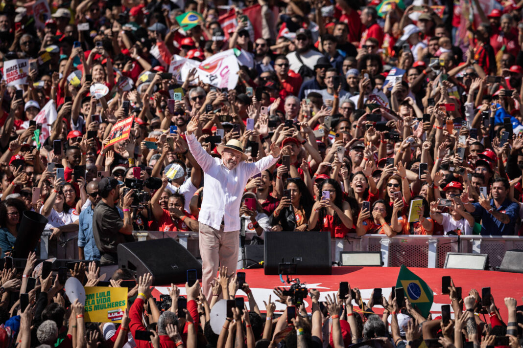 Lula começa campanha em São Bernardo em tom emotivo - 16/08/2026 - Política
