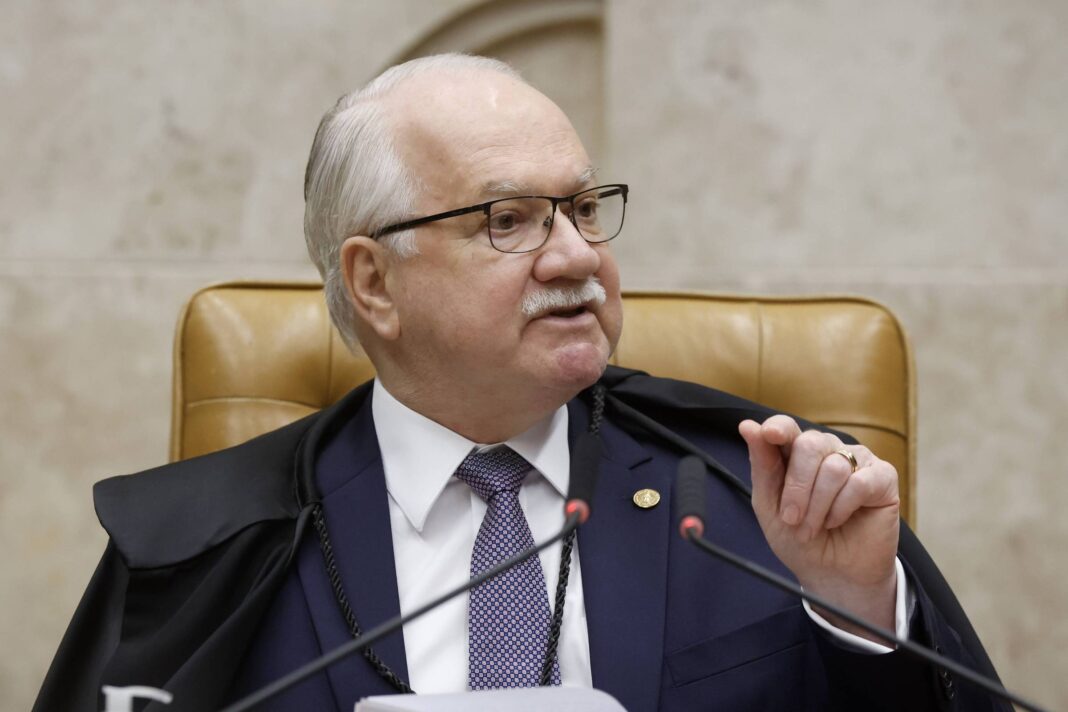 Fachin intima PF a informar sobre celular de Vorcaro - 12/09/2026 - Política