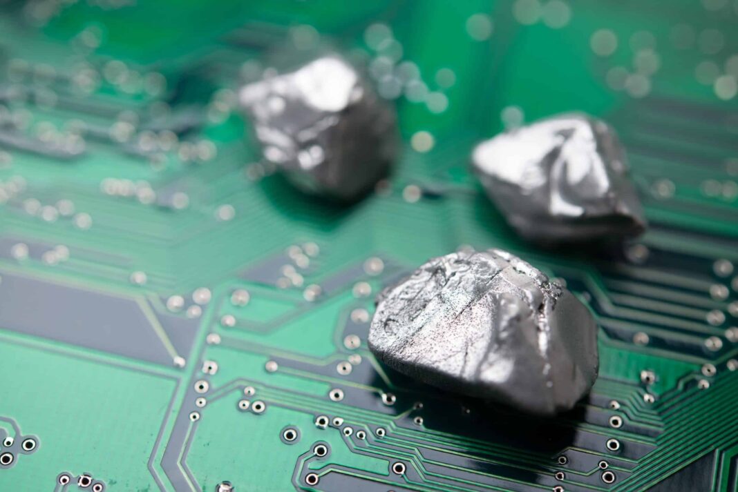 Brasil cria política para explorar minerais críticos essenciais para smartphones, carros elétricos e tecnologia