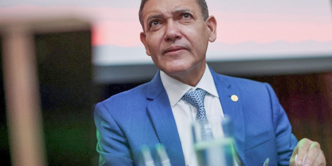 Eleição segue normal e sem sinal de interferência externa, diz Marques
