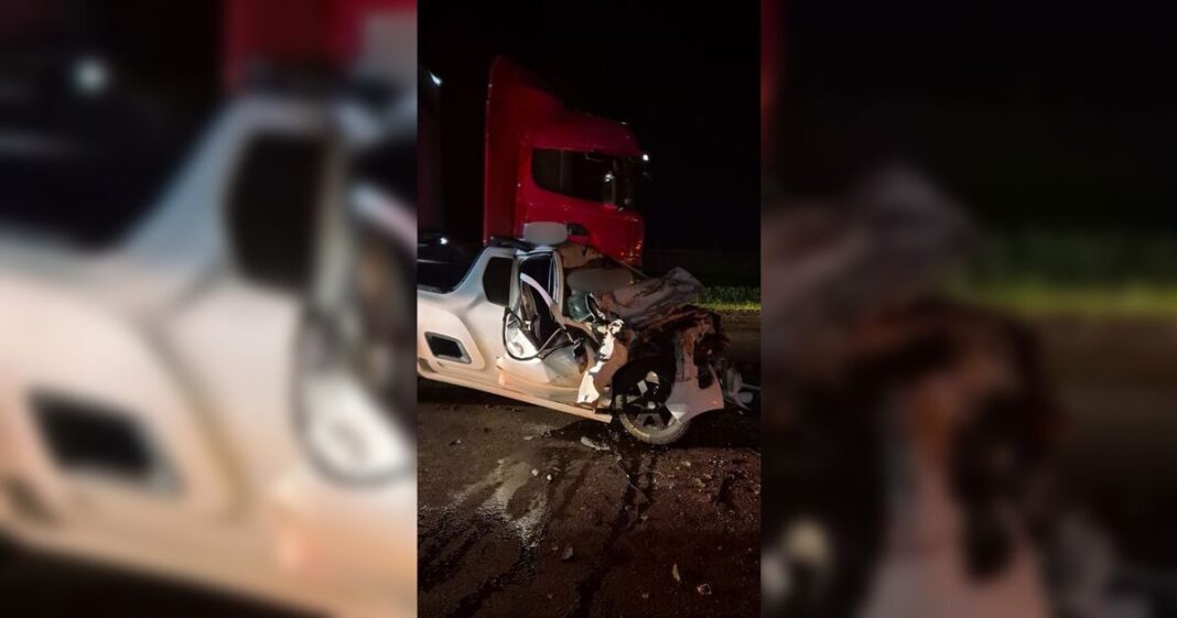 Jovem fica preso às ferragens após acidente com caminhão na BR-376 em Mauá da Serra